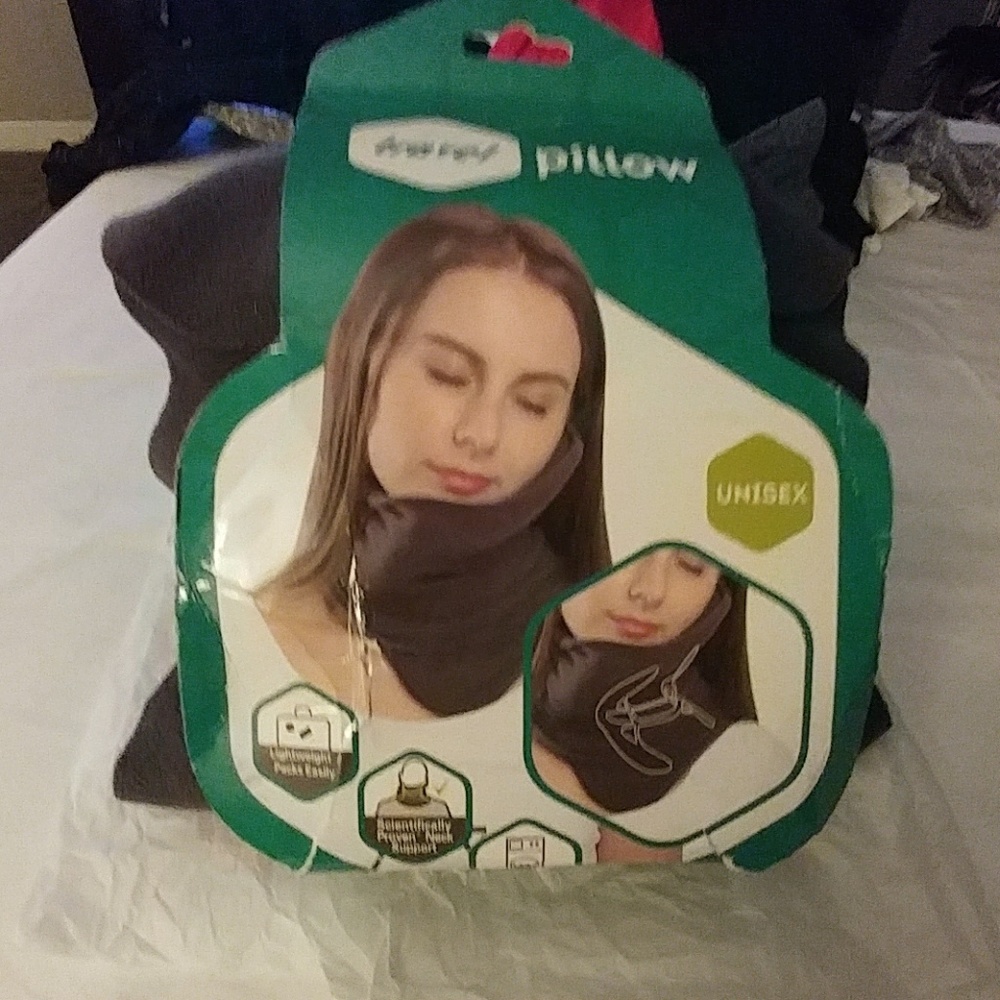 TRAVEL PILLOW